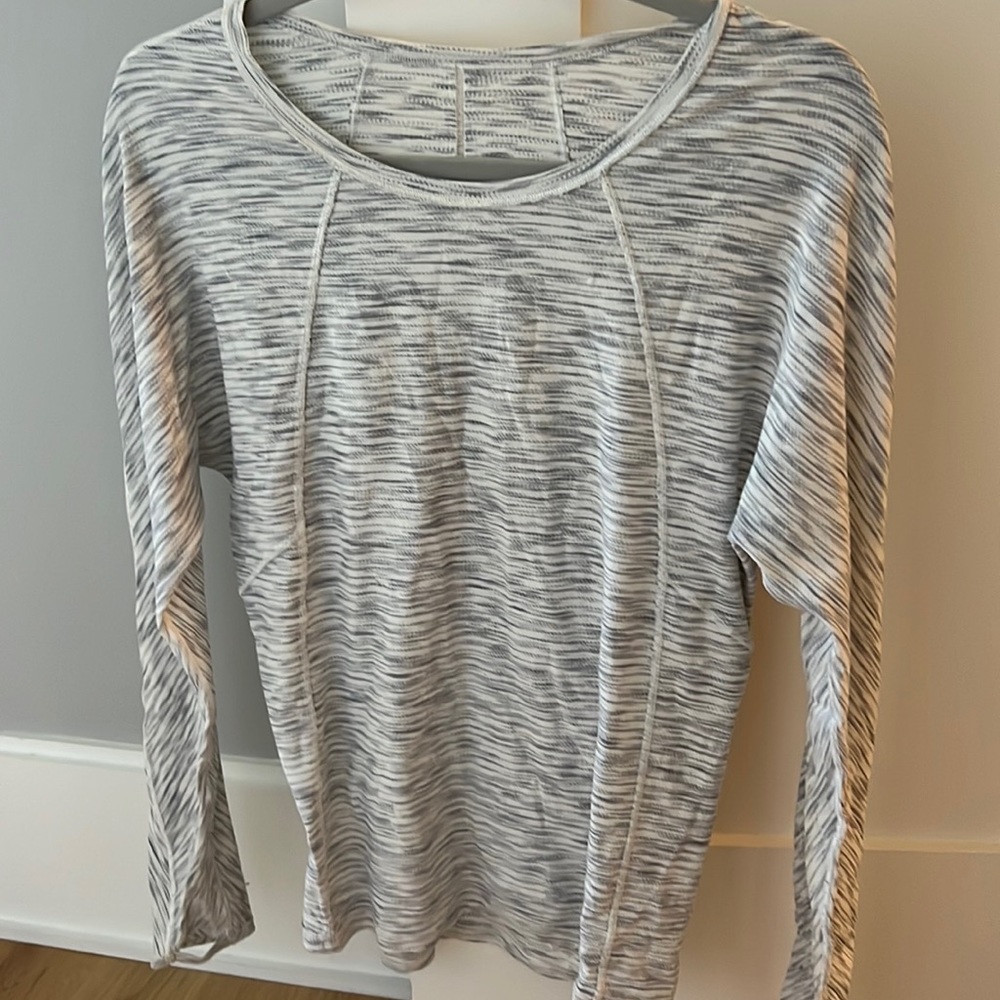 Lululemon long sleeve woman's shirt size 4